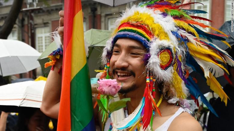 Khoảnh khắc vỡ òa của cộng đồng LGBT ở Đài Loan (Trung Quốc) khi hôn nhân đồng giới được công nhận - Ảnh 8.