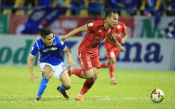 Hoàng Thịnh nã đại bác phút bù giờ, TP Hồ Chí Minh chinh phục Than Quảng Ninh, giữ vững ngôi đầu bảng
