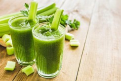 Nước ép cần tây đại bổ nhưng không phải ai cũng nên dùng