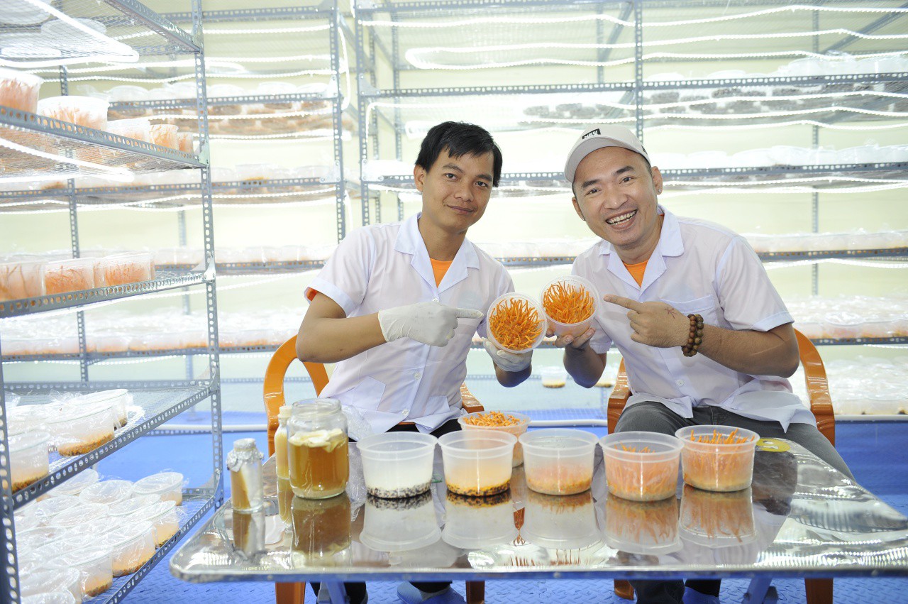 Tiến Luật khoe trang trại lớn, tách riêng kinh doanh mà không có Thu Trang - Ảnh 2. Tiến Luật khoe trang trại lớn, tách riêng kinh doanh mà không có Thu Trang - Ảnh 2.