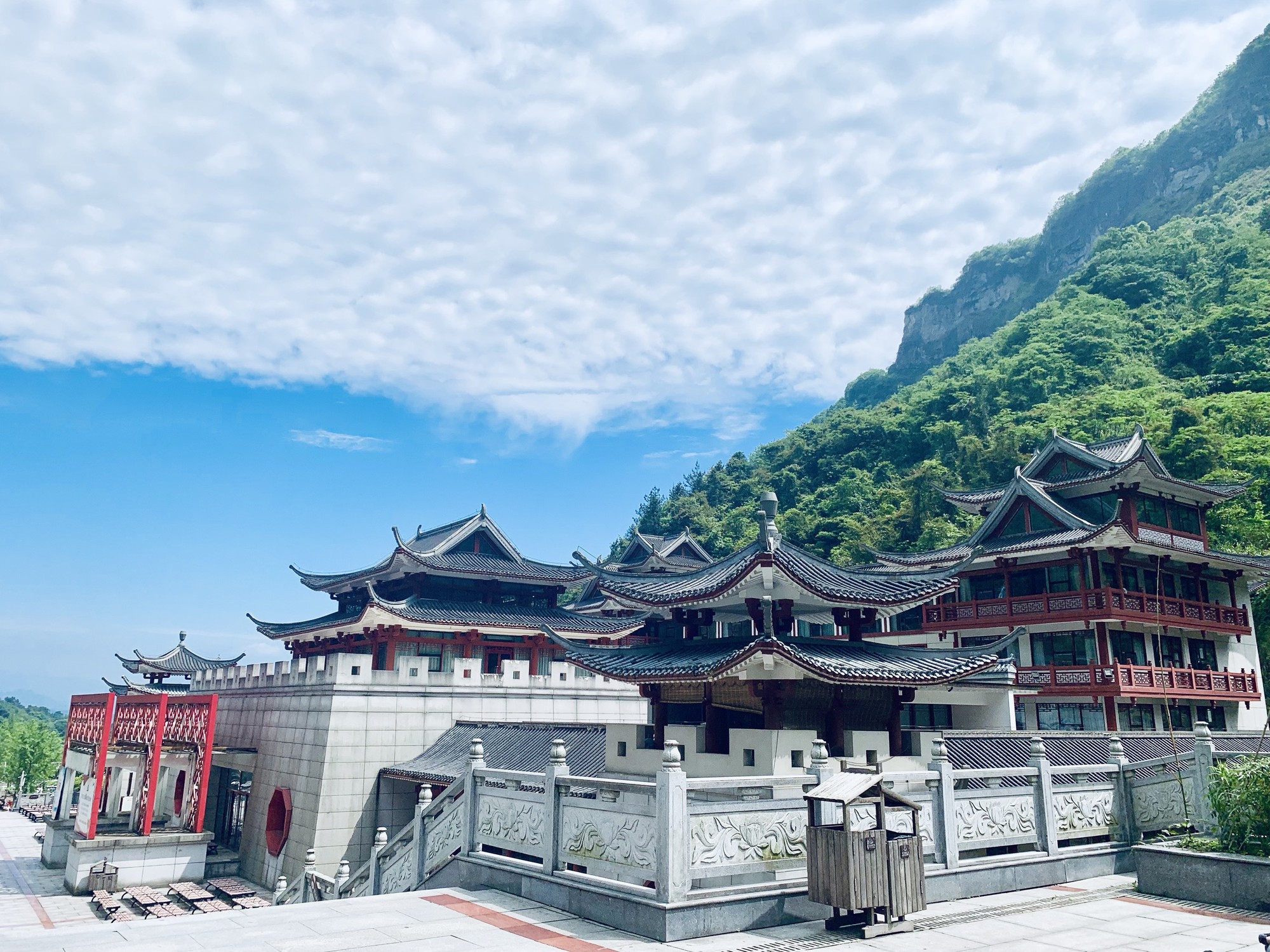 Chuyến du lịch Phượng Hoàng Cổ Trấn đẹp như phim cổ trang của chàng hướng dẫn viên 8x  - Ảnh 14.