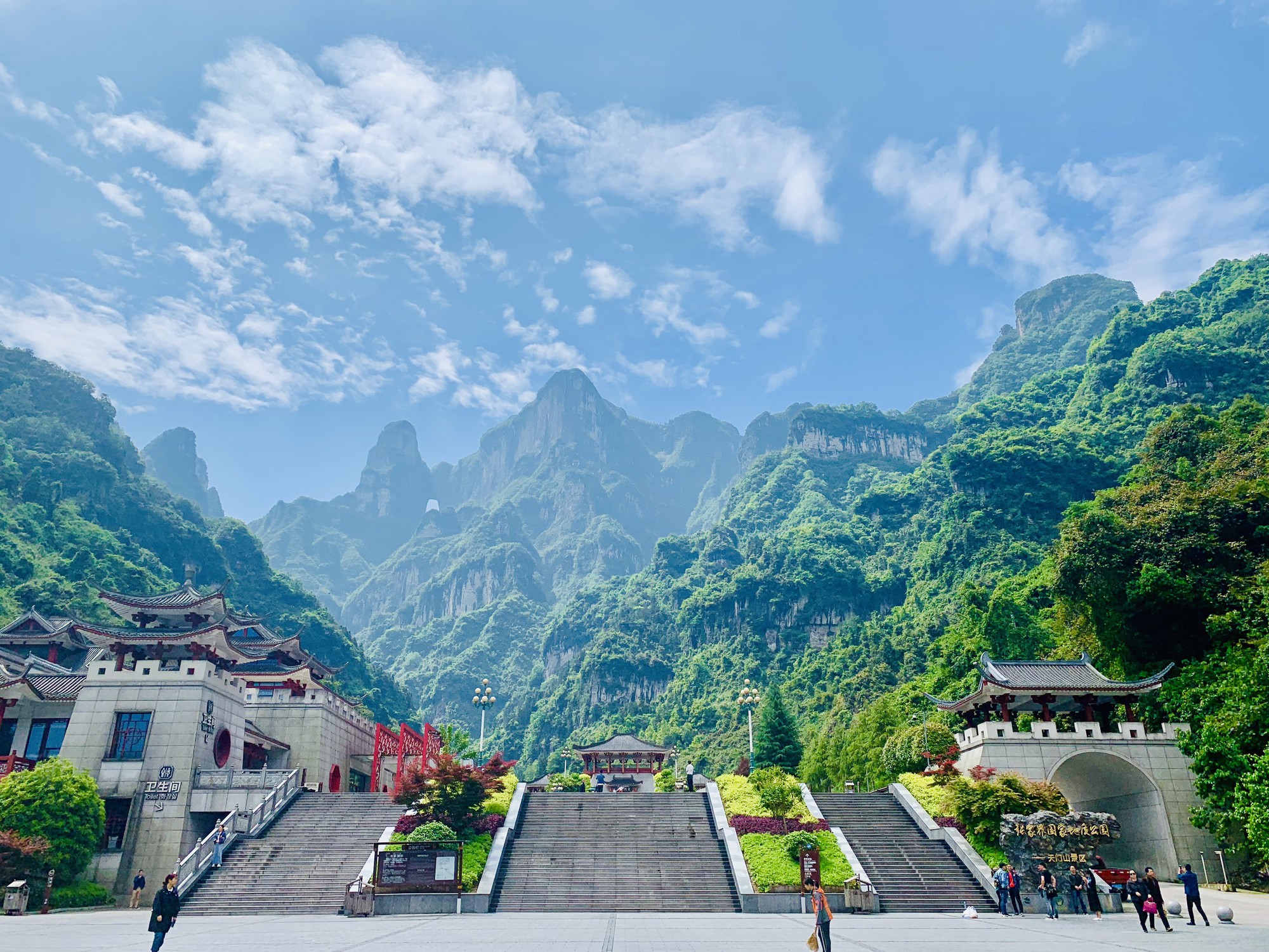 Chuyến du lịch Phượng Hoàng Cổ Trấn đẹp như phim cổ trang của chàng hướng dẫn viên 8x  - Ảnh 10.