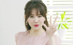 Clip: Hari Won khoe chiến tích ăn liền 3 ổ bánh, 3 tô phở đặc biệt, 8 dĩa thịt bò