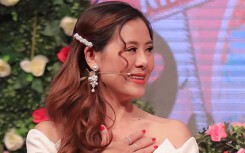 Sao Việt hôm nay (17/5): Hương Tràm tắt điện thoại; Nam Thư đáp trả antifan chỉ trích cô vô duyên khi làm MC 'Bạn muốn hẹn hò'
