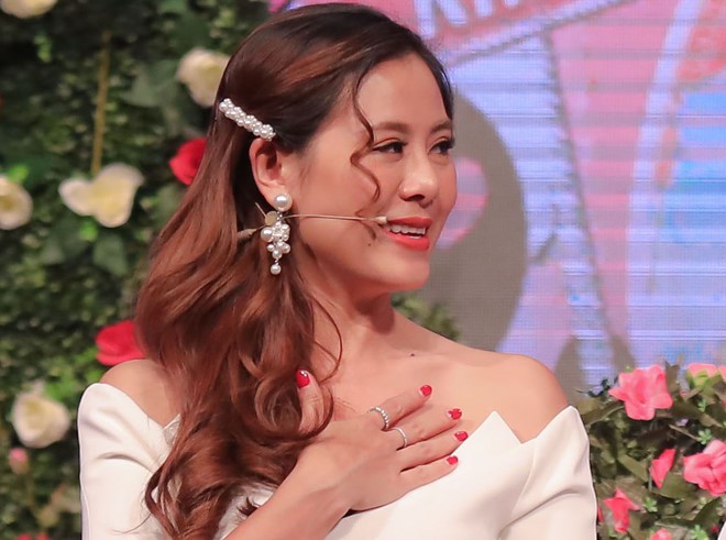 Sao Việt hôm nay (17/5): Hương Tràm tắt điện thoại; Nam Thư đáp trả antifan chỉ trích cô vô duyên khi làm MC Bạn muốn hẹn hò - Ảnh 3. Sao Việt hôm nay (17/5): Hương Tràm tắt điện thoại; Nam Thư đáp trả antifan chỉ trích cô vô duyên khi làm MC Bạn muốn hẹn hò - Ảnh 3.