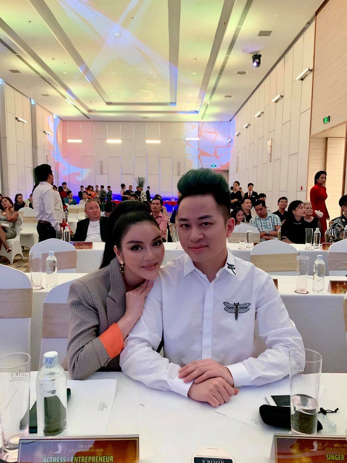 Sao Việt hôm nay (17/5): Hương Tràm tắt điện thoại; Nam Thư đáp trả antifan chỉ trích cô vô duyên khi làm MC Bạn muốn hẹn hò - Ảnh 6. Sao Việt hôm nay (17/5): Hương Tràm tắt điện thoại; Nam Thư đáp trả antifan chỉ trích cô vô duyên khi làm MC Bạn muốn hẹn hò - Ảnh 6.
