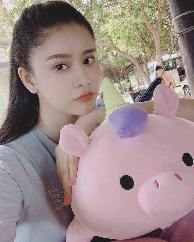 Sao Việt hôm nay (17/5): Hương Tràm tắt điện thoại; Nam Thư đáp trả antifan chỉ trích cô vô duyên khi làm MC Bạn muốn hẹn hò - Ảnh 7. Sao Việt hôm nay (17/5): Hương Tràm tắt điện thoại; Nam Thư đáp trả antifan chỉ trích cô vô duyên khi làm MC Bạn muốn hẹn hò - Ảnh 7.