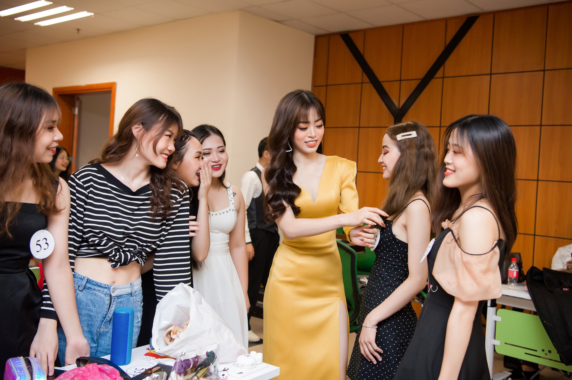 Á hậu Phương Nga bắt tay Erik tìm kiếm tài năng - Ảnh 5. Á hậu Phương Nga bắt tay Erik tìm kiếm tài năng - Ảnh 5.