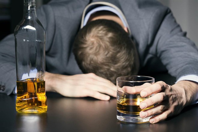 Nhậu nhẹt tối ngày, đàn ông Việt Nam đang đùa giỡn với bệnh ung thư gan - Ảnh 1. Nhậu nhẹt tối ngày, đàn ông Việt Nam đang đùa giỡn với bệnh ung thư gan - Ảnh 1.