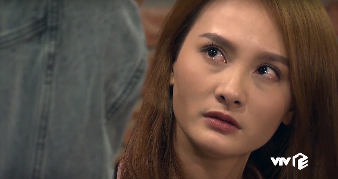 Về nhà đi con tập 26: Vũ ra giá 300 triệu để bồi thường về chuyện cái thai, Anh Thư uất nghẹn lao đến viện giải quyết - Ảnh 11. Về nhà đi con tập 26: Vũ ra giá 300 triệu để bồi thường về chuyện cái thai, Anh Thư uất nghẹn lao đến viện giải quyết - Ảnh 11.