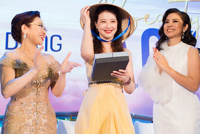 Châu Hải My: Vừa xuống sân bay là tôi nghĩ đến việc đi ăn món Việt - Ảnh 2. Châu Hải My: Vừa xuống sân bay là tôi nghĩ đến việc đi ăn món Việt - Ảnh 2.