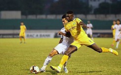 Sanna Khánh Hòa cầm chân SLNA ngay trên sân Vinh