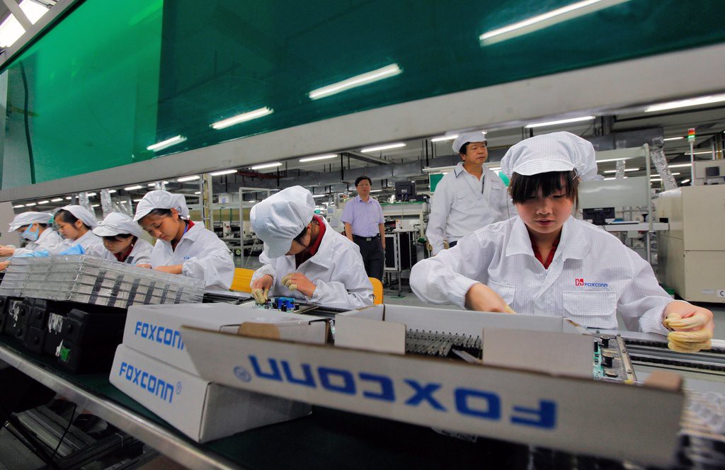 Từ thế khó của Apple trong cuộc chiến thương mại Mỹ-Trung, nhìn lại bài học của Samsung khi chuyển sang Việt Nam sản xuất - Ảnh 2.