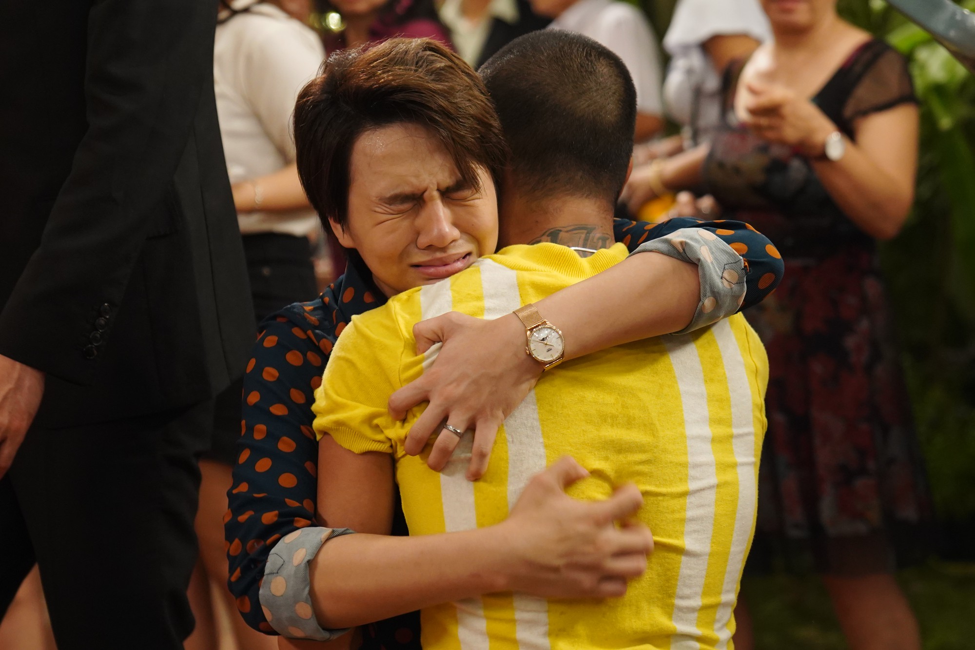 Hành trình đầy gian nan của cặp vợ chồng LGBT Bình và Phong trong phim Ước hẹn mùa thu - Ảnh 7. Hành trình đầy gian nan của cặp vợ chồng LGBT Bình và Phong trong phim Ước hẹn mùa thu - Ảnh 7.
