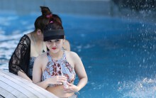 Công viên nước Hồ Tây đông nghịt người ngày nắng nóng