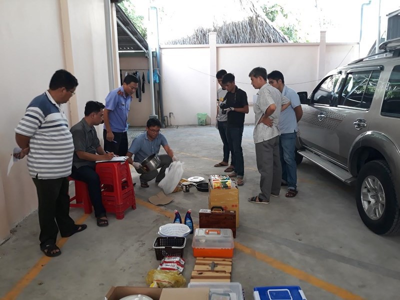 Vụ 2 xác người trong bê tông: Bên trong chiếc xe ô tô có gì? - Ảnh 2. Vụ 2 xác người trong bê tông: Bên trong chiếc xe ô tô có gì? - Ảnh 2.