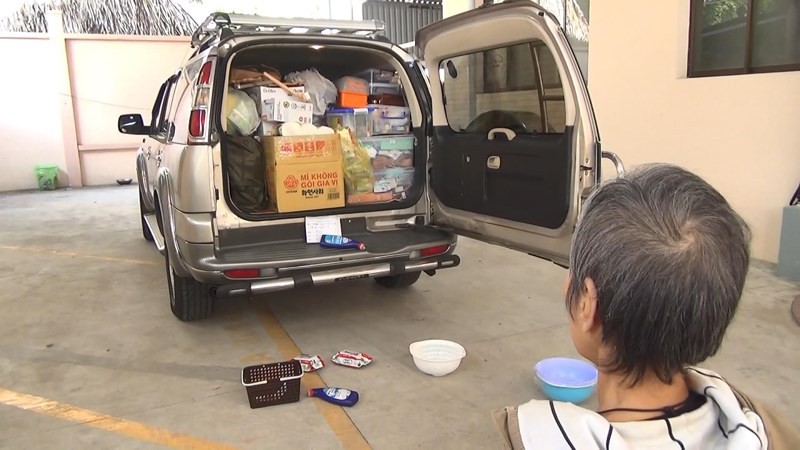 Vụ 2 xác người trong bê tông: Bên trong chiếc xe ô tô có gì? - Ảnh 1. Vụ 2 xác người trong bê tông: Bên trong chiếc xe ô tô có gì? - Ảnh 1.