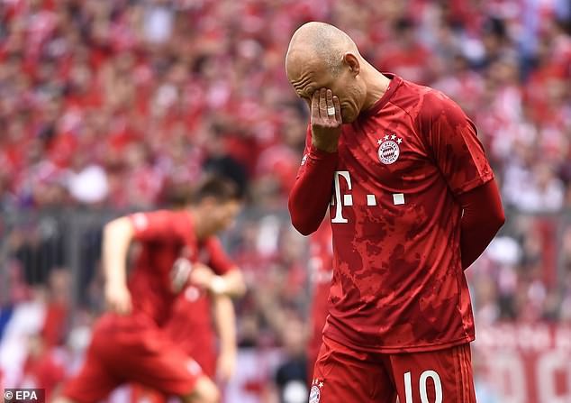 Bayern Munich vô địch Bundesliga, Robben ôm Ribery rơi nước mắt nói lời chia tay - Ảnh 3. Bayern Munich vô địch Bundesliga, Robben ôm Ribery rơi nước mắt nói lời chia tay - Ảnh 3.