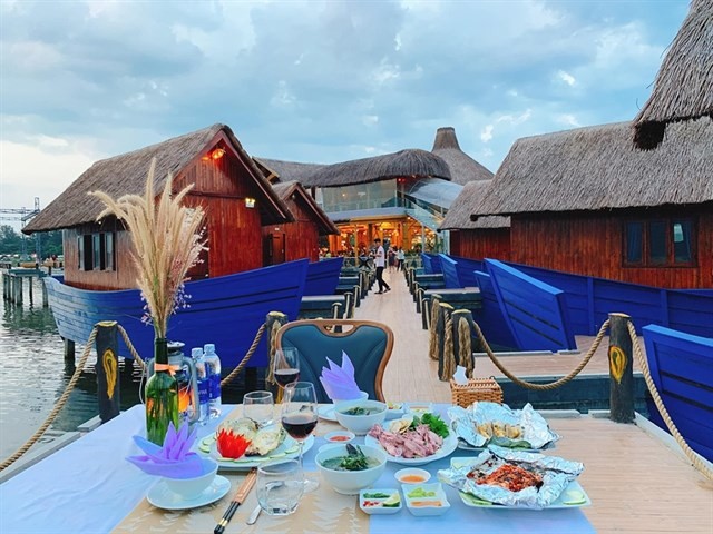 Lập team trốn nóng tại thiên đường Maldives trong lòng Cố đô Huế - Ảnh 9. Lập team trốn nóng tại thiên đường Maldives trong lòng Cố đô Huế - Ảnh 9.