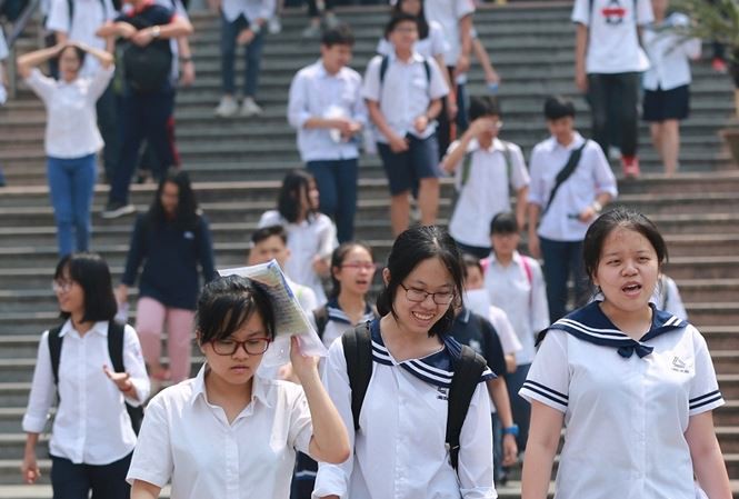 Trường đại học chấm thi có hạn chế được tiêu cực? - Ảnh 1. Trường đại học chấm thi có hạn chế được tiêu cực? - Ảnh 1.
