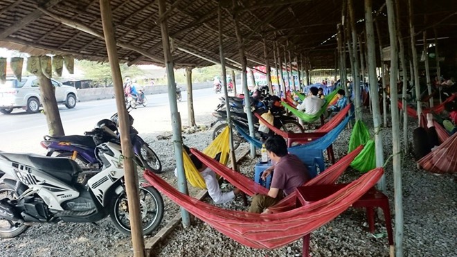 Lỡ miệng hỏi tô hủ tiếu bình dân giá 100.000 đồng, khách bị người nhà chủ quán hành hung dã man - Ảnh 1. Lỡ miệng hỏi tô hủ tiếu bình dân giá 100.000 đồng, khách bị người nhà chủ quán hành hung dã man - Ảnh 1.