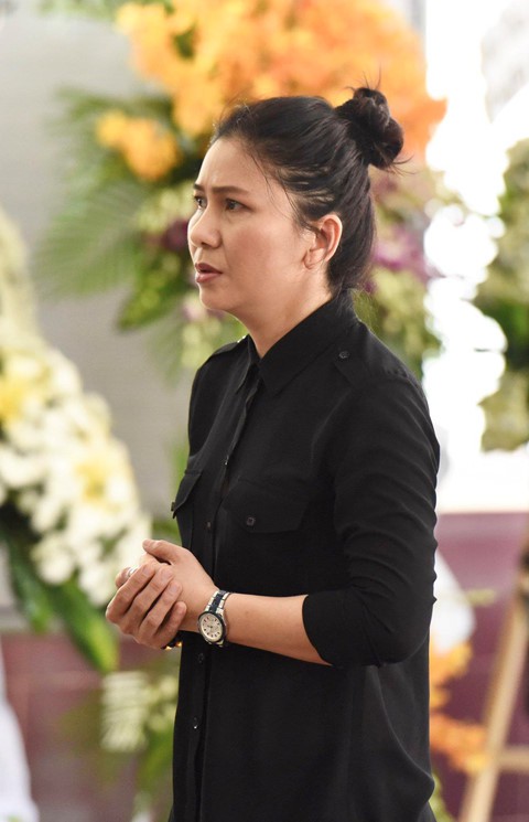 NSƯT Thành Lộc, Minh Hằng và đồng nghiệp nghẹn ngào viếng NS Lê Bình - Ảnh 3. NSƯT Thành Lộc, Minh Hằng và đồng nghiệp nghẹn ngào viếng NS Lê Bình - Ảnh 3.