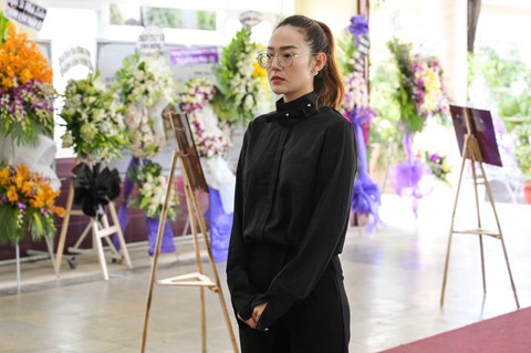 NSƯT Thành Lộc, Minh Hằng và đồng nghiệp nghẹn ngào viếng NS Lê Bình - Ảnh 4. NSƯT Thành Lộc, Minh Hằng và đồng nghiệp nghẹn ngào viếng NS Lê Bình - Ảnh 4.