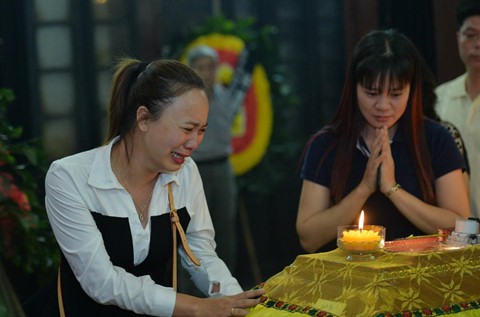 Xuân Bắc và nghệ sĩ nhà hát viếng đồng nghiệp vụ tai nạn hầm Kim Liên - Ảnh 7. Xuân Bắc và nghệ sĩ nhà hát viếng đồng nghiệp vụ tai nạn hầm Kim Liên - Ảnh 7.