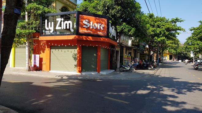 Clip cô chủ shop bắt nạt cô lao công vì bị nhắc vứt rác: Cộng đồng nổi giận - Ảnh 5.