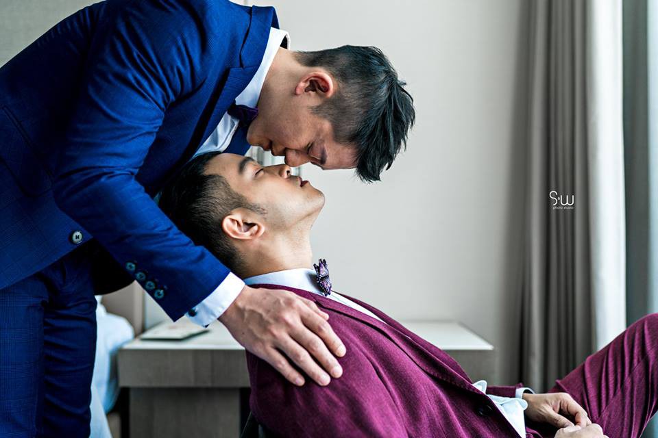 Hình ảnh đám cưới đẹp như trong mơ của cặp đôi đồng tính nam khiến nhiều người ghen tị - Ảnh 16. Hình ảnh đám cưới đẹp như trong mơ của cặp đôi đồng tính nam khiến nhiều người ghen tị - Ảnh 16.