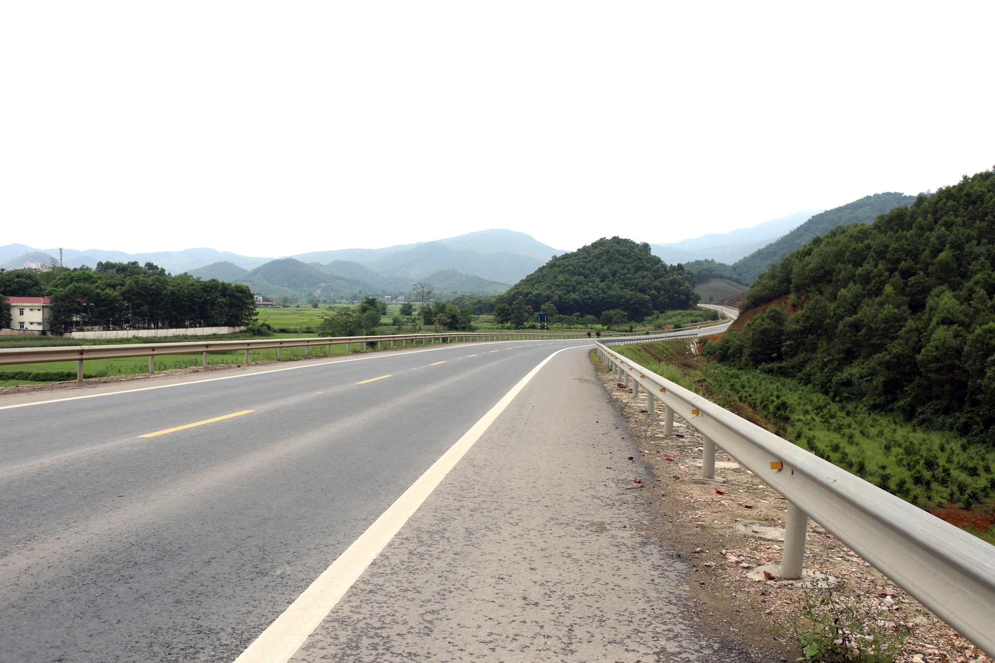 Phê duyệt BOT Hòa Bình - Mộc Châu dài 85km, thu phí 26 năm - Ảnh 2. Phê duyệt BOT Hòa Bình - Mộc Châu dài 85km, thu phí 26 năm - Ảnh 2.