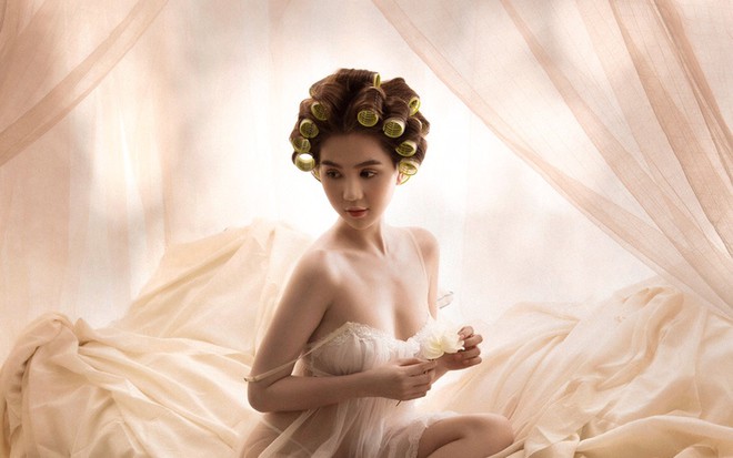 Trước LHP Cannes 2019, Ngọc Trinh cũng từng bị ném đá vì những chiếc váy mặc như không mặc - Ảnh 13. Trước LHP Cannes 2019, Ngọc Trinh cũng từng bị ném đá vì những chiếc váy mặc như không mặc - Ảnh 13.