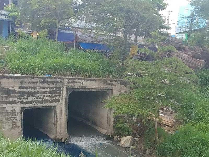 Kênh rạch ô nhiễm, nỗi ám ảnh mùa mưa - Ảnh 1. Kênh rạch ô nhiễm, nỗi ám ảnh mùa mưa - Ảnh 1.