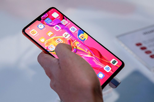 Hàng loạt công ty Mỹ ngừng bán hàng cho Huawei - Ảnh 1.