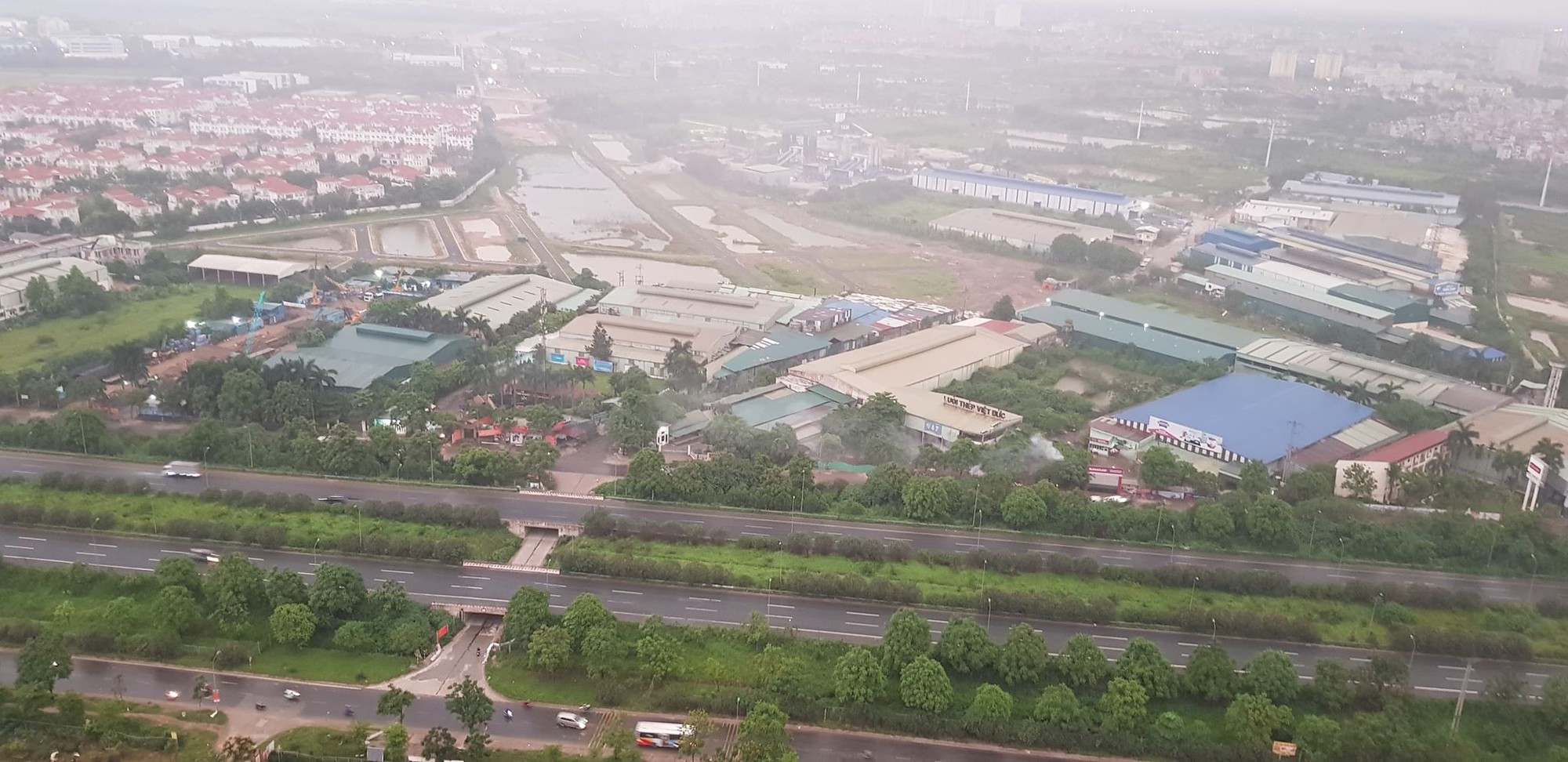 Hà Nội đang mưa, cảnh báo có dông, các quận nội thành đề phòng ngập úng - Ảnh 1. Hà Nội đang mưa, cảnh báo có dông, các quận nội thành đề phòng ngập úng - Ảnh 1.