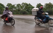 Hà Nội đang mưa, cảnh báo có dông, các quận nội thành đề phòng ngập úng