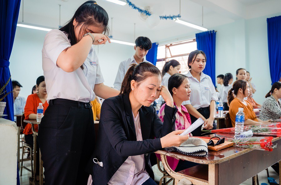 Ảnh kỷ yếu rơi nước mắt của học sinh Vũng Tàu - Ảnh 2. Ảnh kỷ yếu rơi nước mắt của học sinh Vũng Tàu - Ảnh 2.