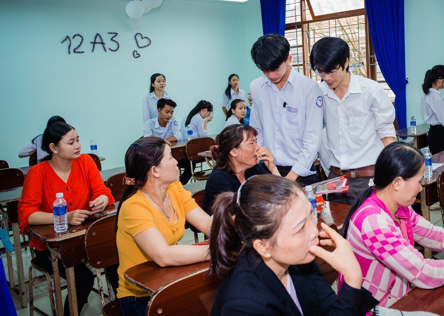 Ảnh kỷ yếu rơi nước mắt của học sinh Vũng Tàu - Ảnh 4. Ảnh kỷ yếu rơi nước mắt của học sinh Vũng Tàu - Ảnh 4.
