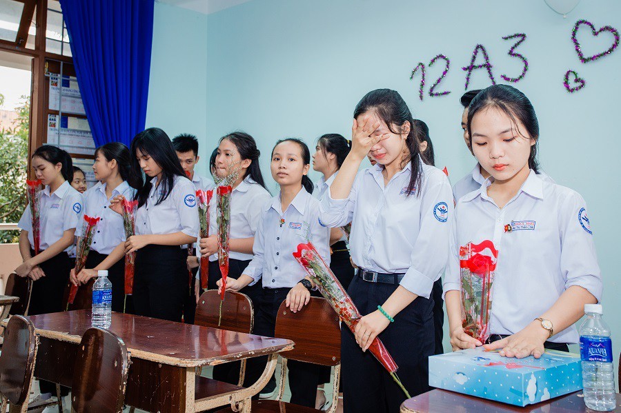 Ảnh kỷ yếu rơi nước mắt của học sinh Vũng Tàu - Ảnh 5. Ảnh kỷ yếu rơi nước mắt của học sinh Vũng Tàu - Ảnh 5.