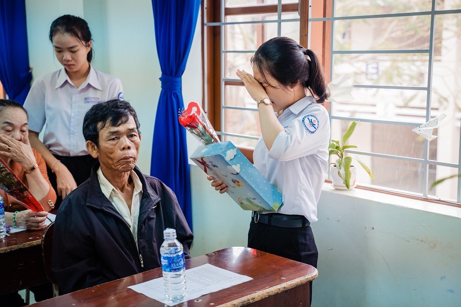 Ảnh kỷ yếu rơi nước mắt của học sinh Vũng Tàu - Ảnh 3. Ảnh kỷ yếu rơi nước mắt của học sinh Vũng Tàu - Ảnh 3.