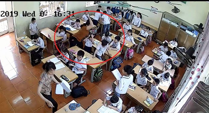 Kỉ luật thêm cô giáo không coi thi cũng sang đánh học sinh ở Hải Phòng - Ảnh 1. Kỉ luật thêm cô giáo không coi thi cũng sang đánh học sinh ở Hải Phòng - Ảnh 1.
