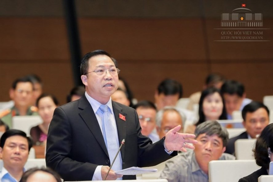 ĐBQH: Không công khai cán bộ lãnh đạo có liên quan gian lận thi cử dễ khiến sự việc bị chìm xuồng - Ảnh 1. ĐBQH: Không công khai cán bộ lãnh đạo có liên quan gian lận thi cử dễ khiến sự việc bị chìm xuồng - Ảnh 1.