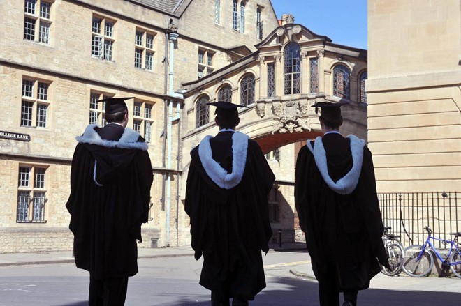 Đại học Oxford lần đầu hạ điểm xét tuyển cho thí sinh thiệt thòi - Ảnh 1. Đại học Oxford lần đầu hạ điểm xét tuyển cho thí sinh thiệt thòi - Ảnh 1.