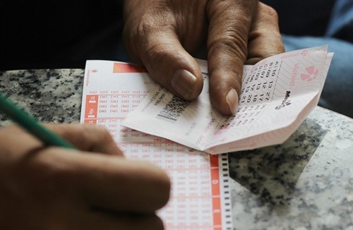 Vì sao Vietlott không ghi nhận chi phí ứng trước giải Jackpot? - Ảnh 1. Vì sao Vietlott không ghi nhận chi phí ứng trước giải Jackpot? - Ảnh 1.