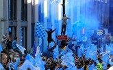 Manchester chuyển màu xanh trong lễ rước cúp của thầy trò Pep