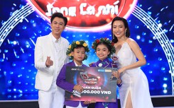 Bị gắn mác 'ca sĩ hội chợ', Hồ Việt Trung vẫn đưa học trò đăng quang quán quân 'Tuyệt đỉnh song ca nhí'