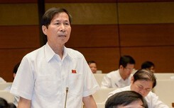 'Thầy cô nghiêm khắc lại sợ xã hội, cộng đồng mạng lên án'