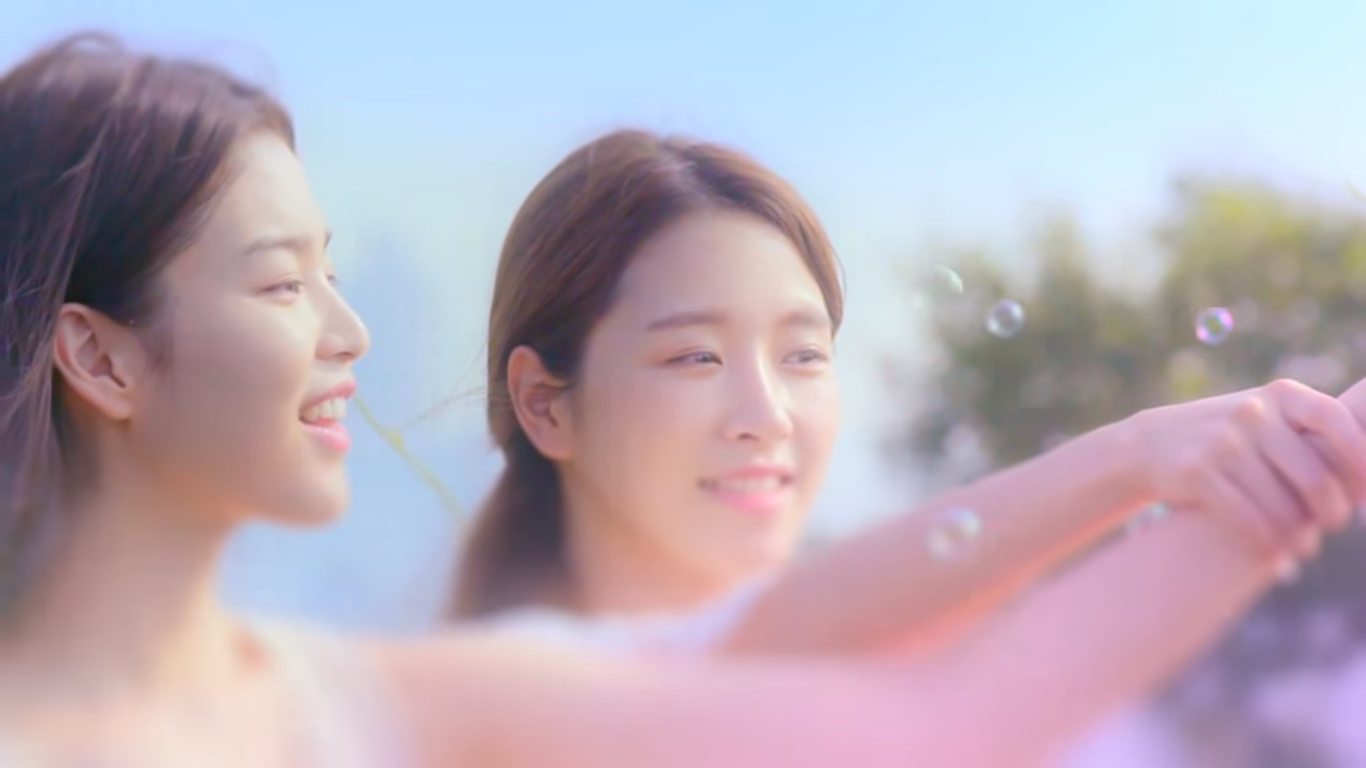 Điểm mặt những MV Kpop có chủ đề LGBT có thể bạn chưa biết (P.1) - Ảnh 11. Điểm mặt những MV Kpop có chủ đề LGBT có thể bạn chưa biết (P.1) - Ảnh 11.