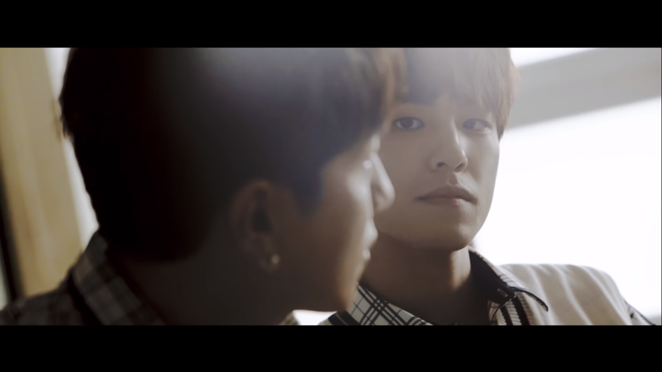 Điểm mặt những MV Kpop có chủ đề LGBT có thể bạn chưa biết (P.1) - Ảnh 13. Điểm mặt những MV Kpop có chủ đề LGBT có thể bạn chưa biết (P.1) - Ảnh 13.