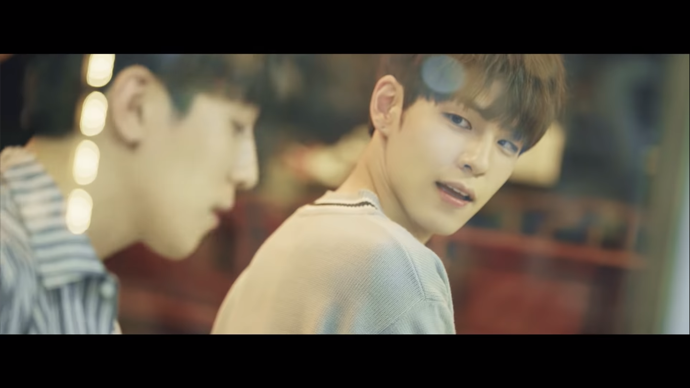 Điểm mặt những MV Kpop có chủ đề LGBT có thể bạn chưa biết (P.1) - Ảnh 16. Điểm mặt những MV Kpop có chủ đề LGBT có thể bạn chưa biết (P.1) - Ảnh 16.